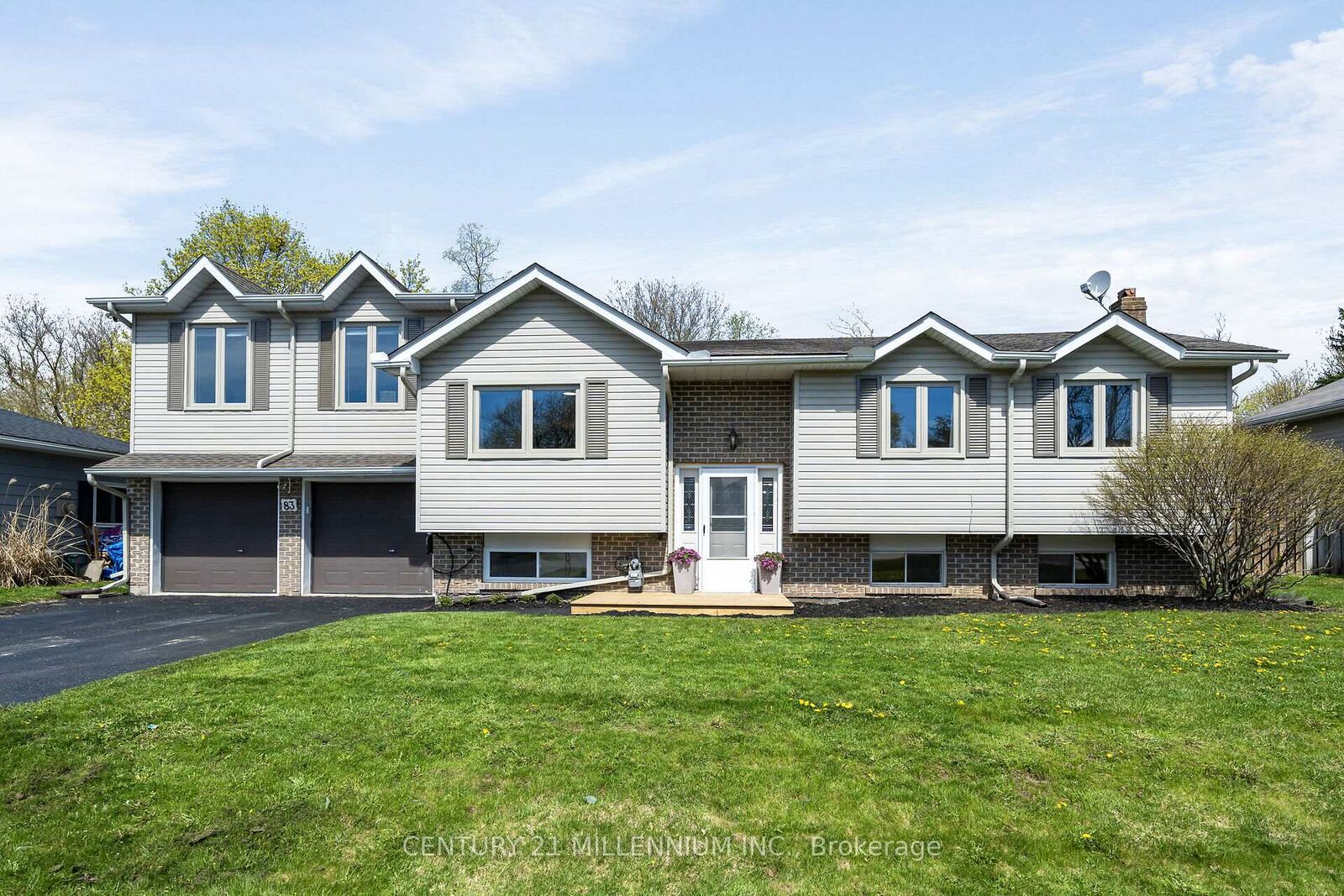 Property Photo: 83 Douglas Crescent ON N0B 1Z0