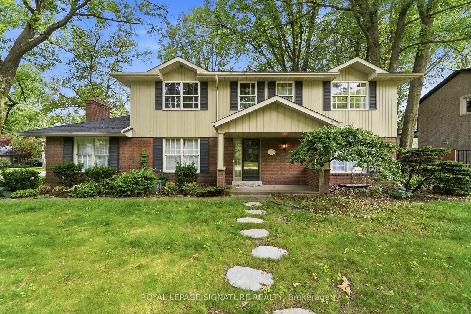 Property Photo:  312 Dalewood Drive  ON L6J 4P5 