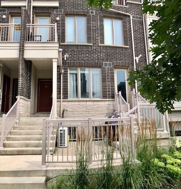 Property Photo:  90 Eastwood Park Gardens 18  ON M8W 0B2 
