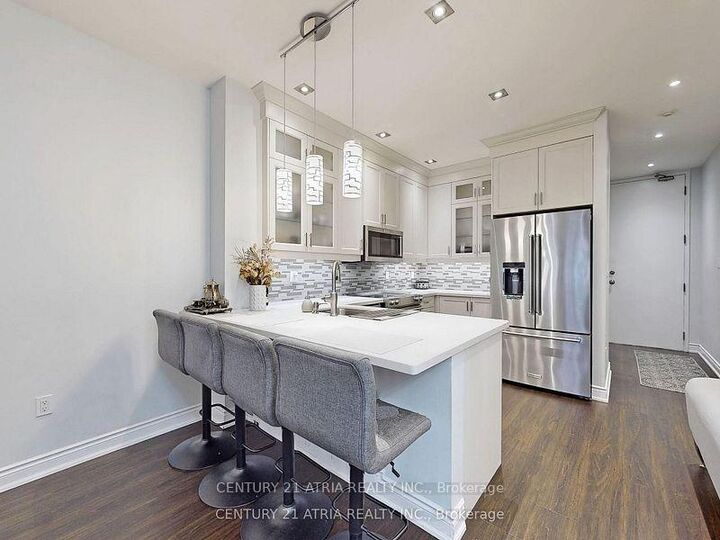 Property Photo:  10 Gateway Boulevard 206  ON M3C 3A1 