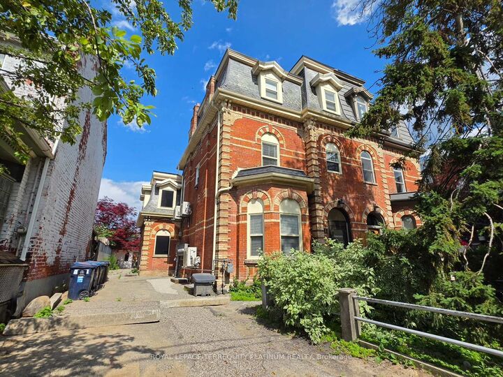 Property Photo:  11 Beaconsfield Avenue 4/ 2nd Floor  ON M6J 3J1 