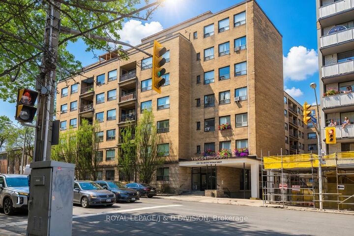660 Eglinton Avenue W 716 — photo 1