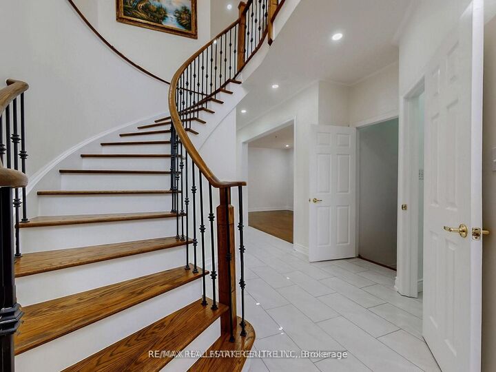 Property Photo:  671 Deckhouse Court  ON L5W 1P9 