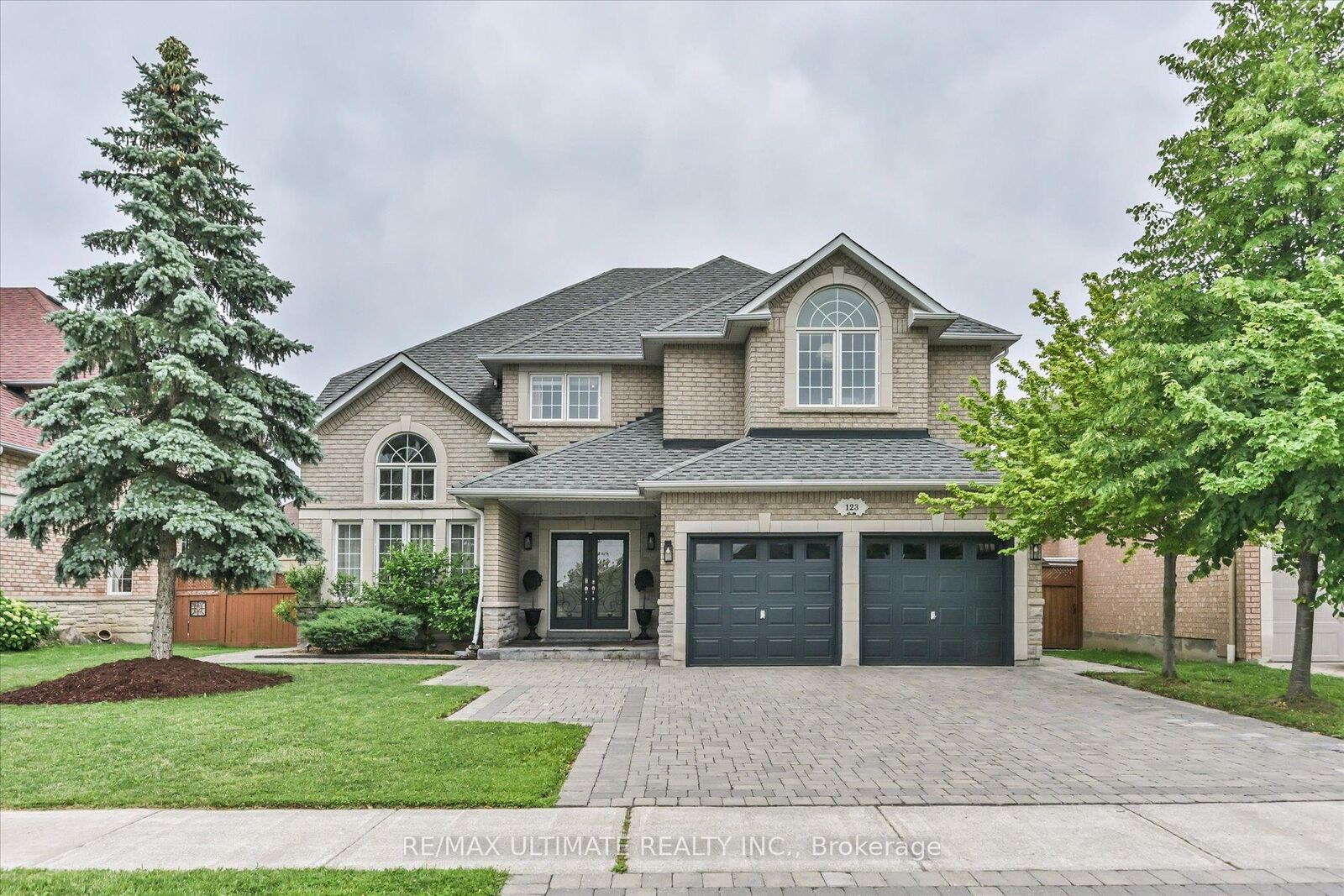 Property Photo: 123 Village Green Drive ON L4L 0G9
