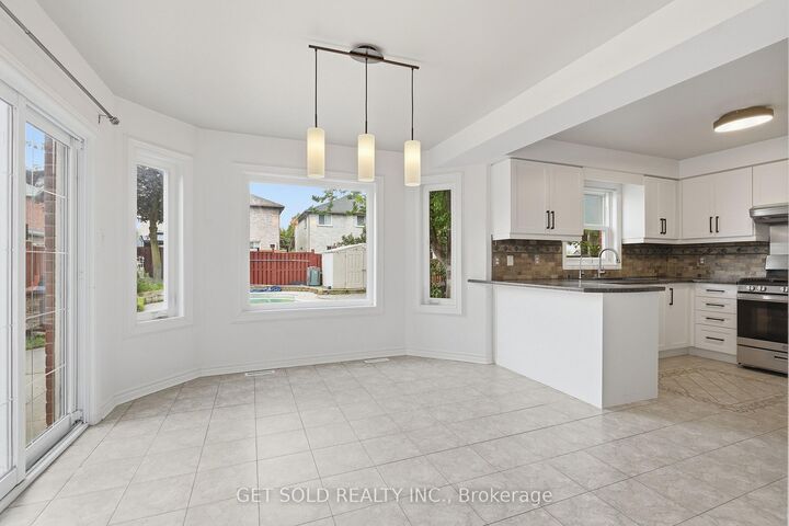 Property Photo: 28 Hawkins Drive ON L4N 0A6