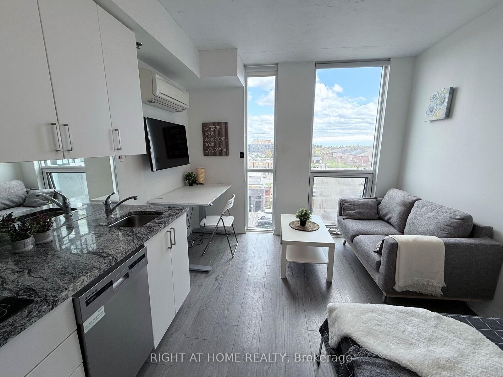 Property Photo: 1900 Simcoe Street N 441 ON L1G 0C1