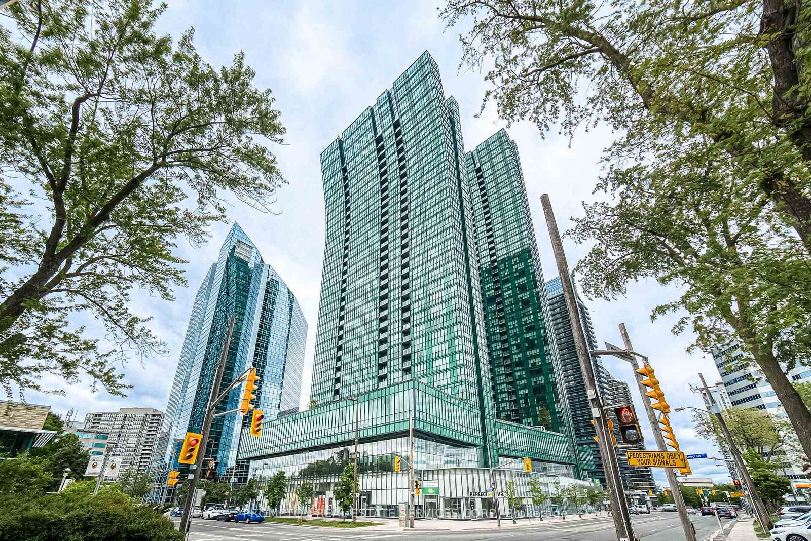 Property Photo:  11 Bogert Avenue 3201  ON M2N 0H4 