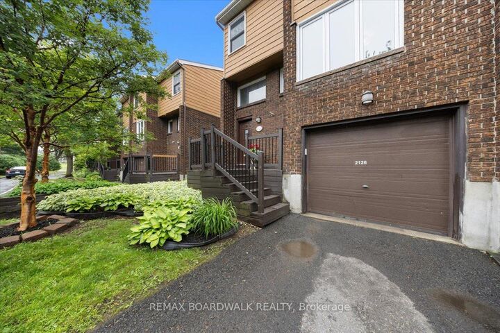 Property Photo:  2126 Eric Crescent 18  ON K1B 4P4 