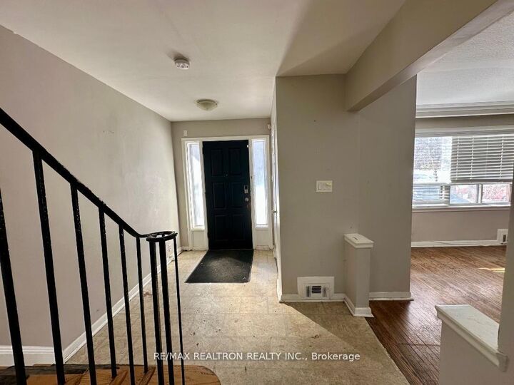 Property Photo: 38 Southbourne Avenue ON M3H 1A5
