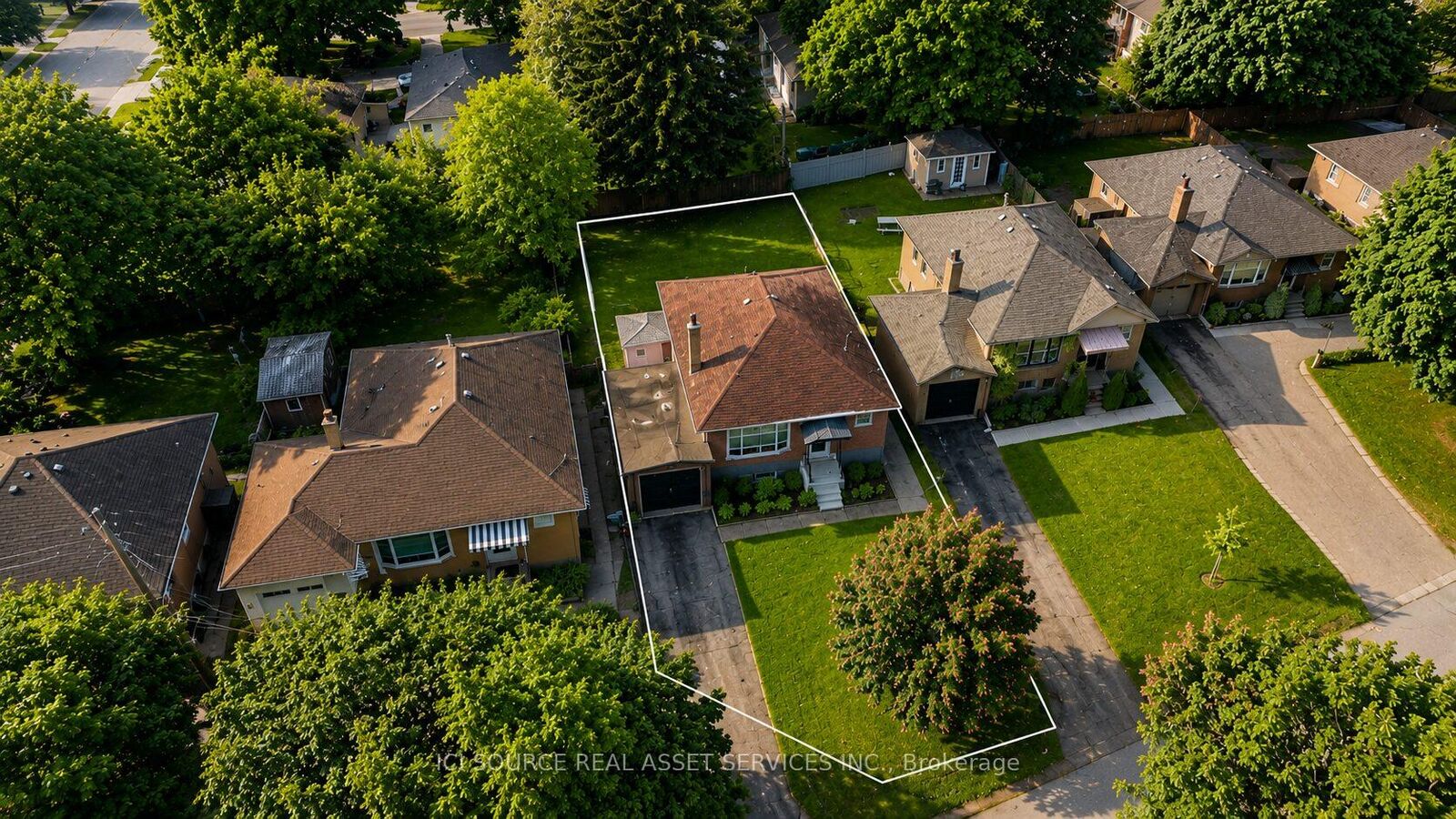 Property Photo: 100 Ballacaine Drive ON M8Y 4B8