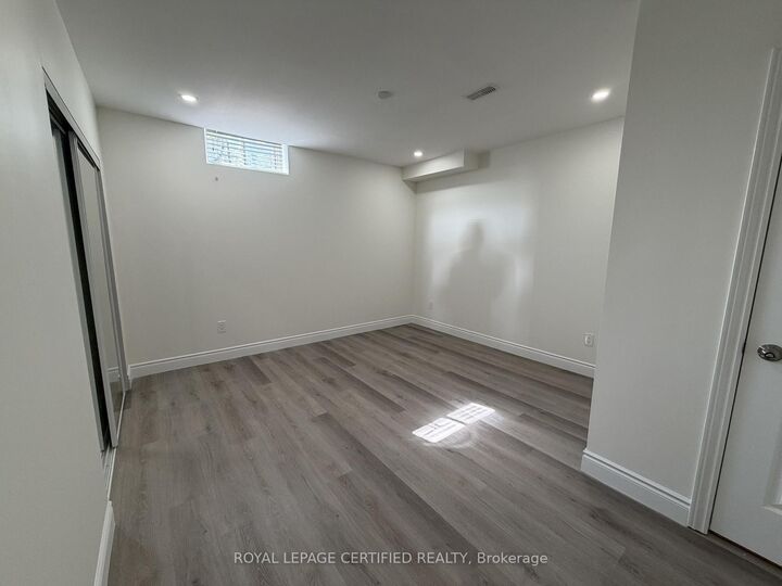 Property Photo: 61 Eagleglen Way Bsmt ON L9B 0C5
