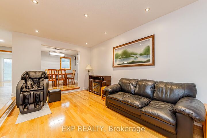 Property Photo: 1237 Cedarcroft Crescent ON K1B 5G9