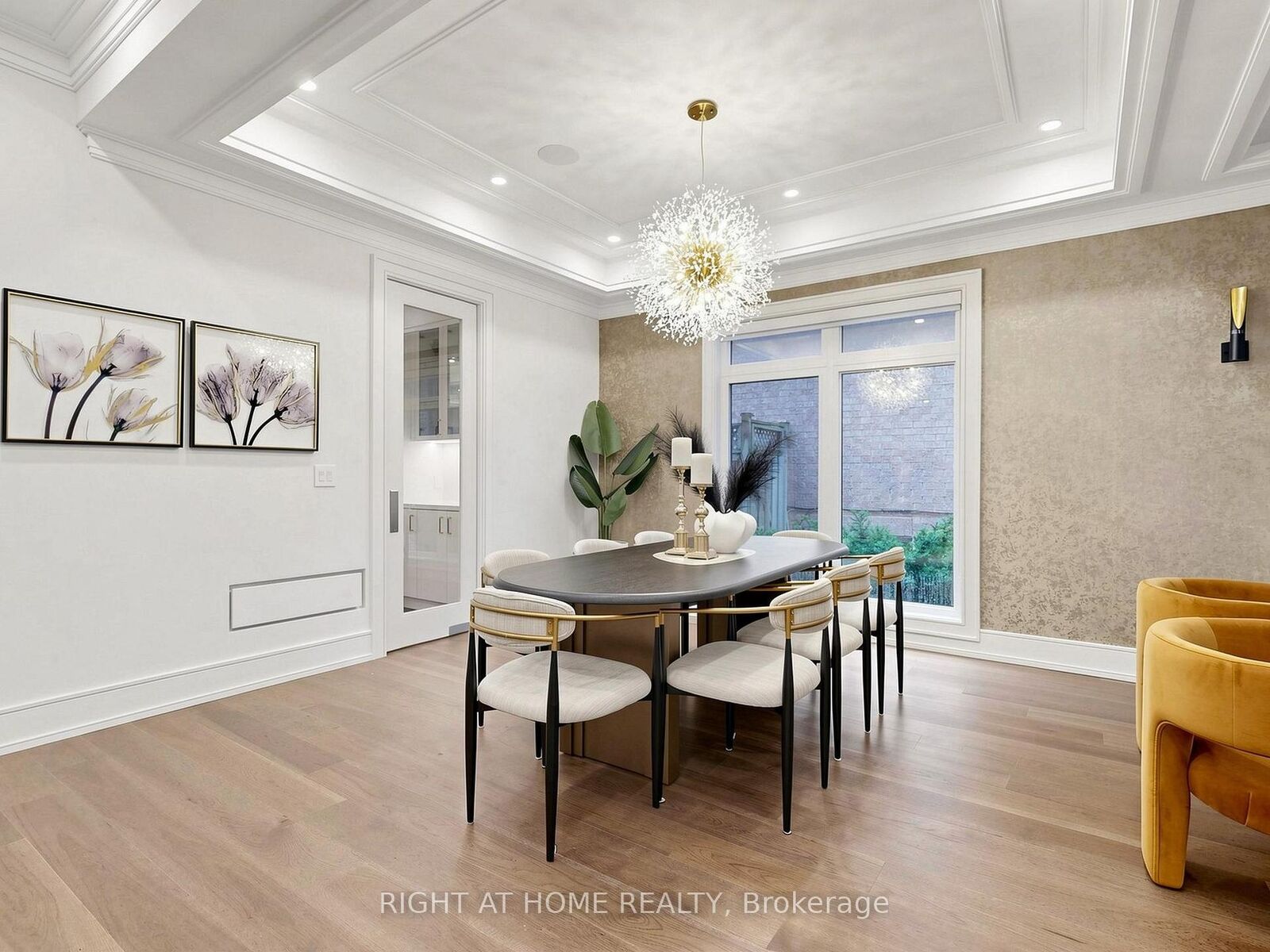 Property Photo: 69 Centre Avenue ON M2M 2L4