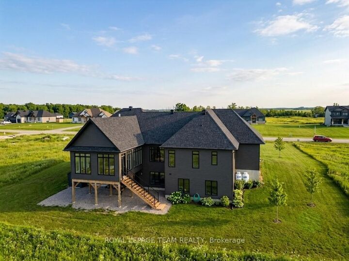 Property Photo: 224 Trudeau Crescent ON K4R 1E5