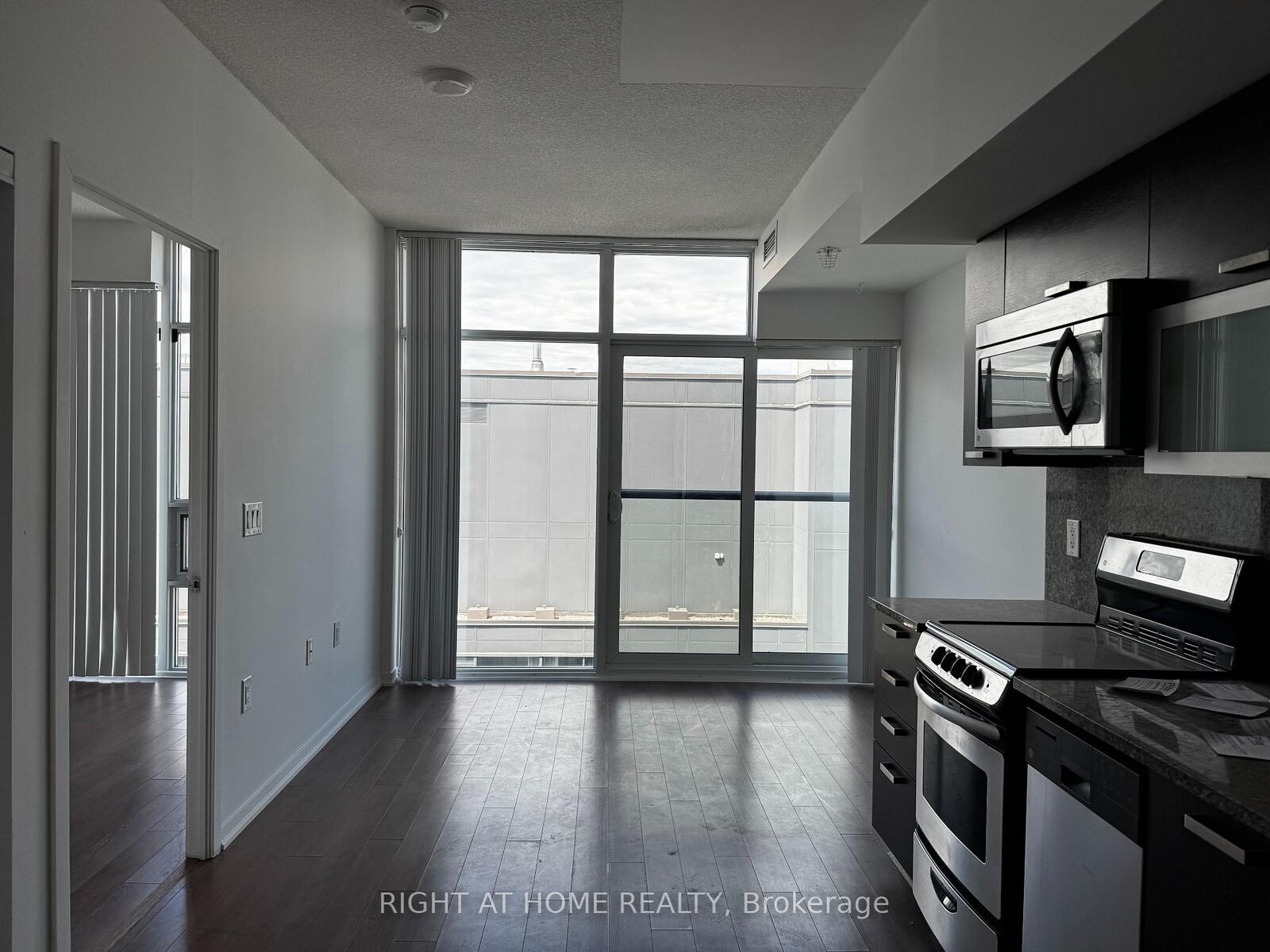 Property Photo:  36 Lisgar Street Ph01e  ON M6J 0C7 