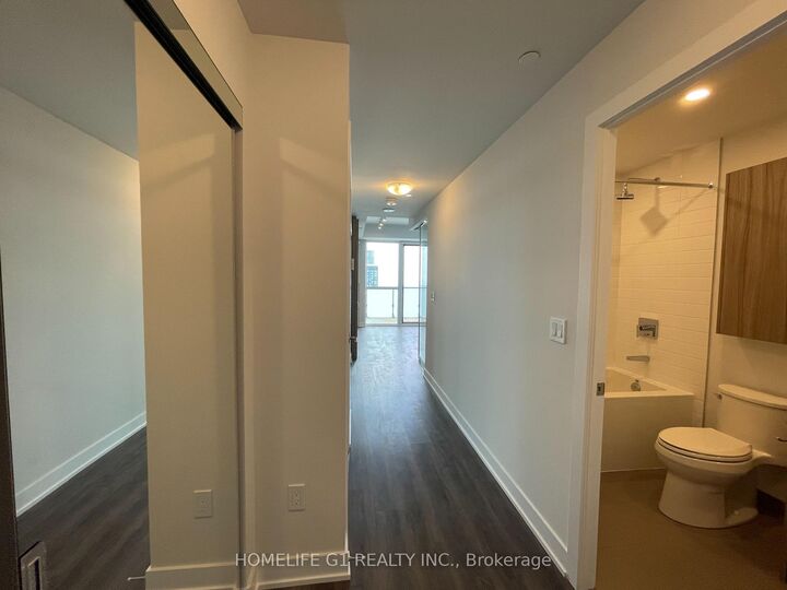 Property Photo:  430 Square One Drive 4504  ON L5B 0L6 