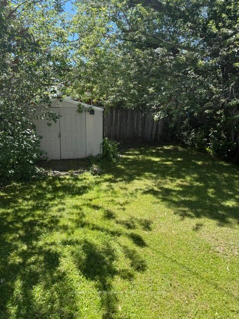 Property Photo:  425 Worthington Street E  ON P1B 1H4 