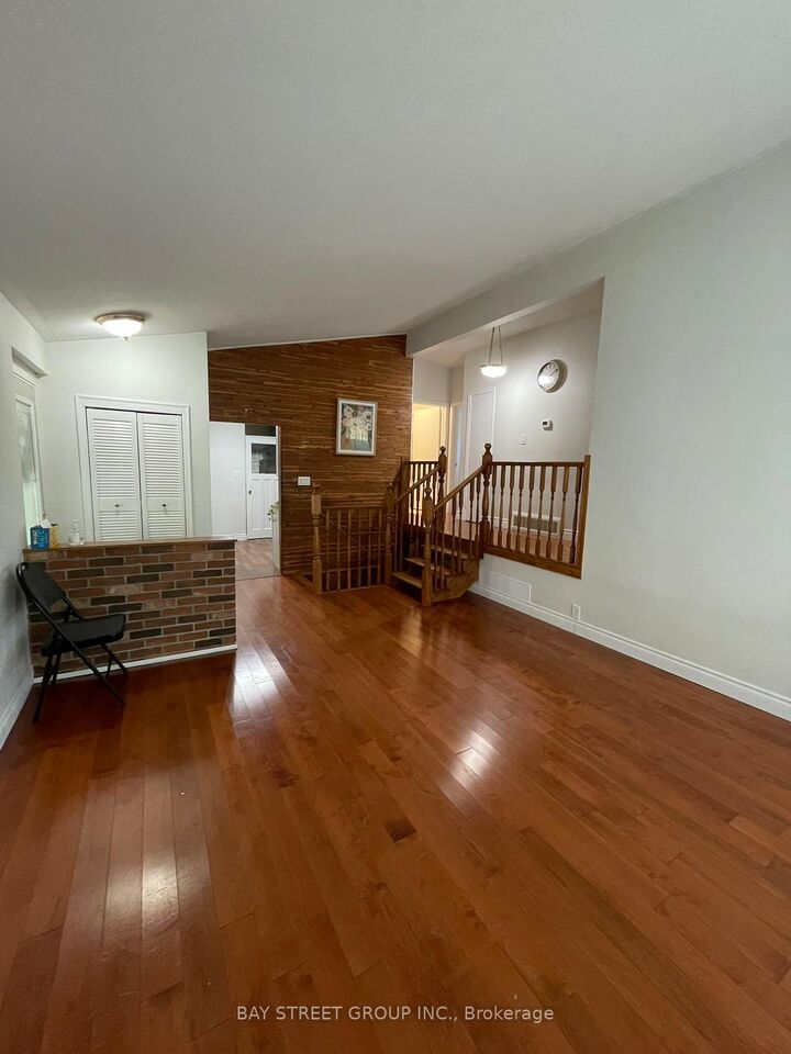 Property Photo:  2 Norwalk Street  ON M1J 2V1 