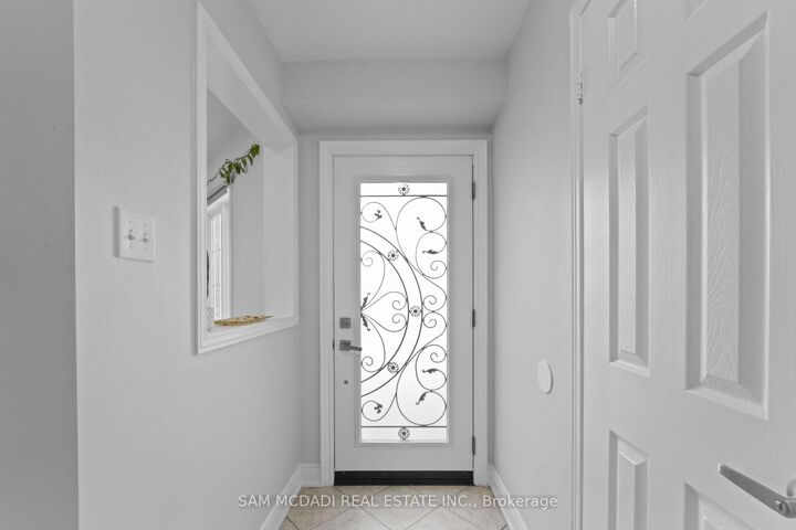 Property Photo: 525 Driftcurrent Drive ON L4Z 3Z2