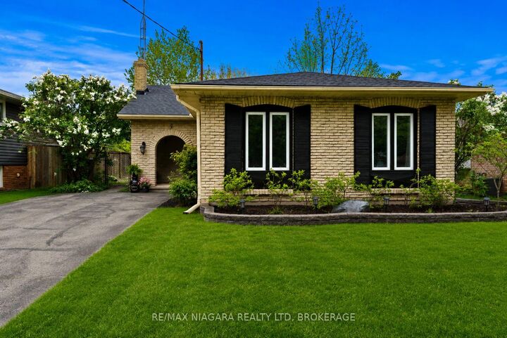 Property Photo:  7 Ameer Drive  ON L2N 3S9 