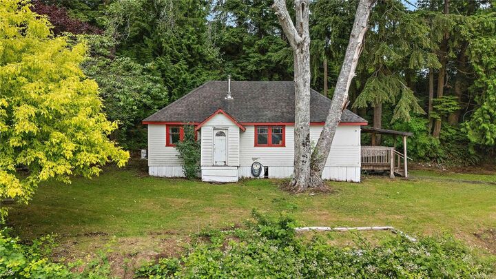 Property Photo: 8575 Glenview Rd BC V0N 2P0