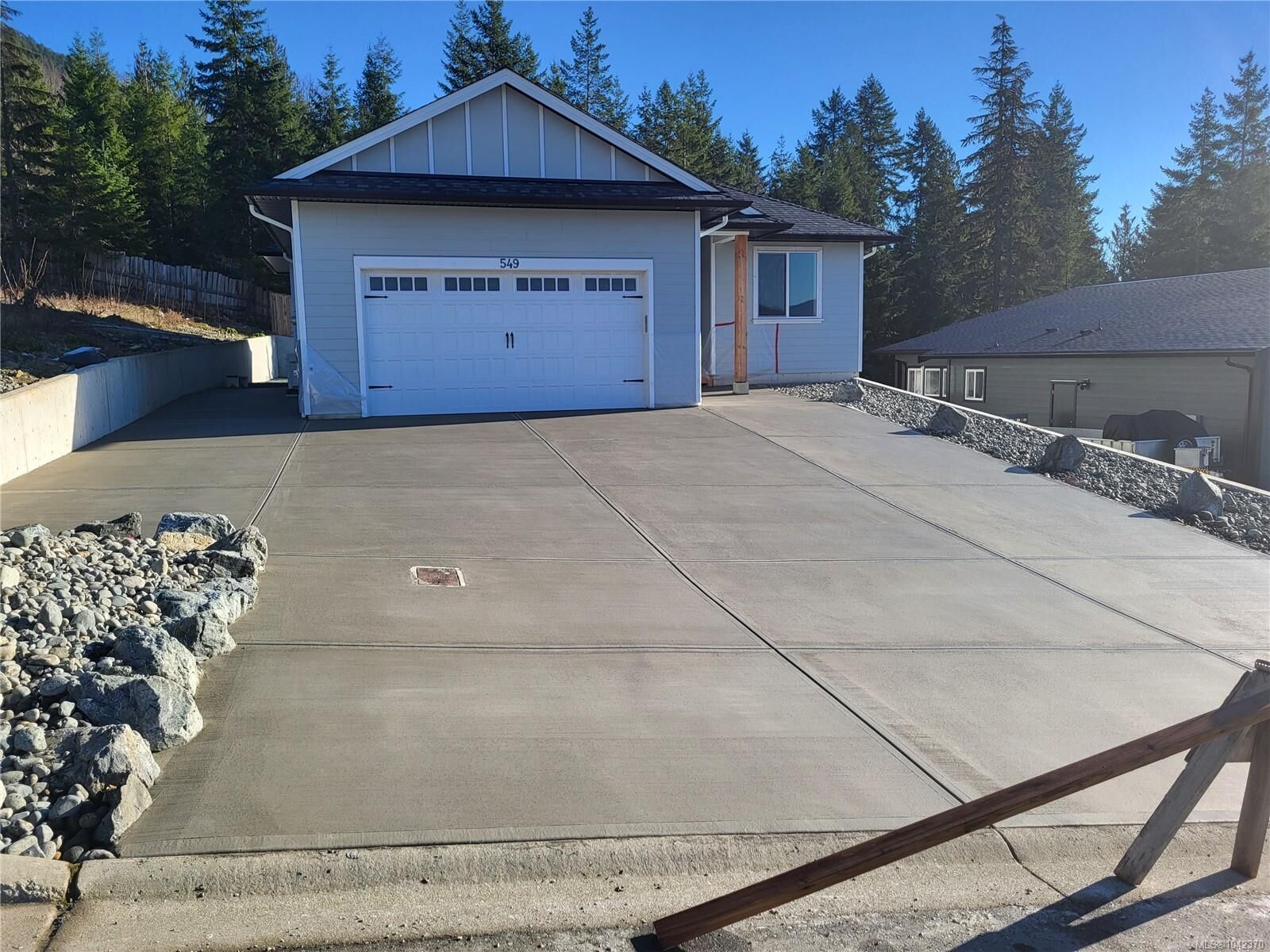 Property Photo: 549 Mountain View Dr BC V0R 2G0