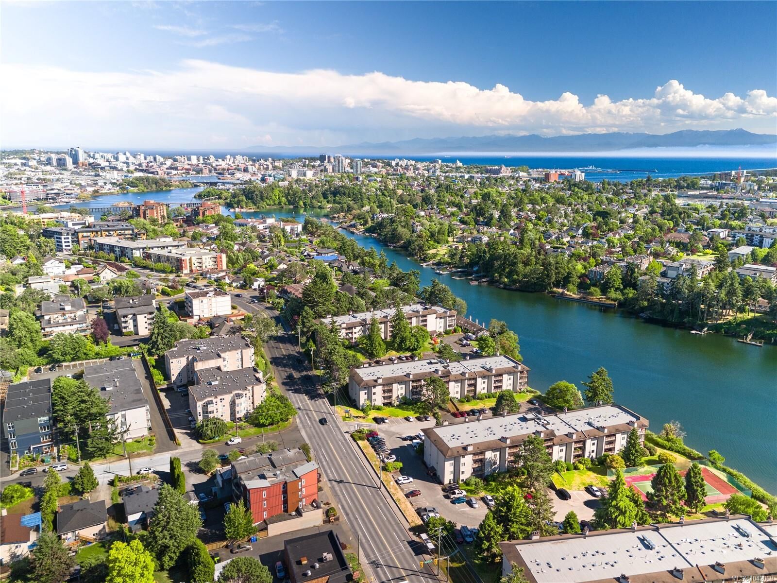 Property Photo: 71 Gorge Rd W #106 BC V9A 1L9