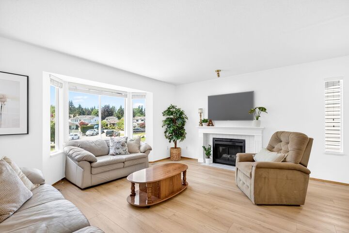 Property Photo: 20781 50A Avenue BC V3A 7T6