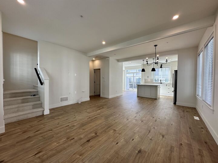 20189 84 Avenue 12 — photo 1