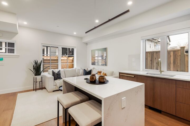 Property Photo: 552 Kaslo Street 1 BC V5K 3Z2