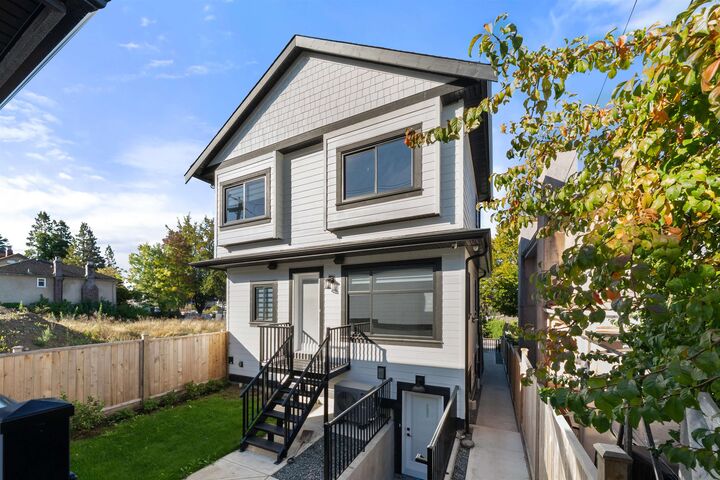 4318 Nanaimo Street — photo 1