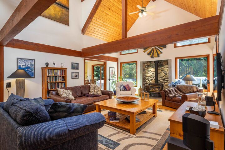 Property Photo: 1484 Henderson Avenue BC V0N 2W2