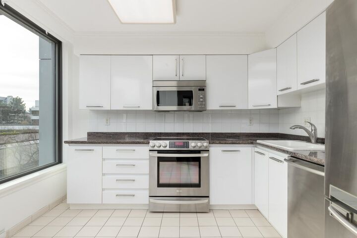 Property Photo: 2201 Pine Street 604 BC V6J 5E7