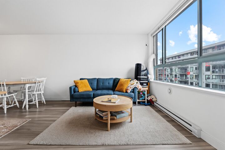 Property Photo: 5818 Lincoln Street 302 BC V5R 4P7