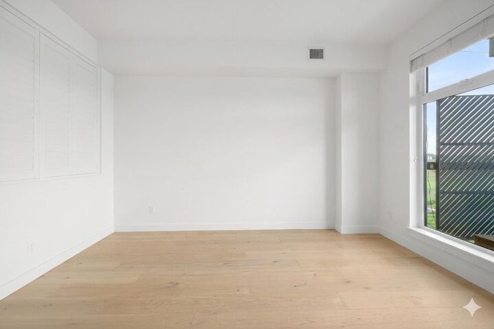 Property Photo: 5011 Springs Boulevard 307 BC V4M 0B6