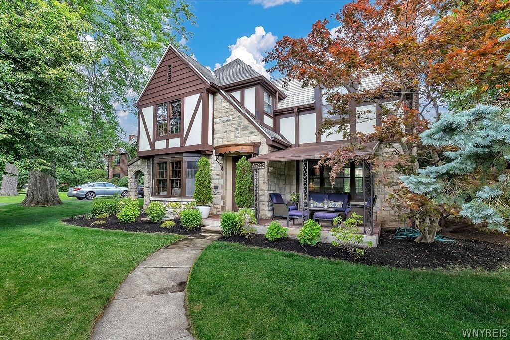 Property Photo:  4722 Main Street  NY 14226 
