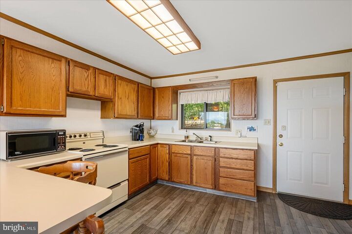 Property Photo:  685 N Maple  VA 22842 