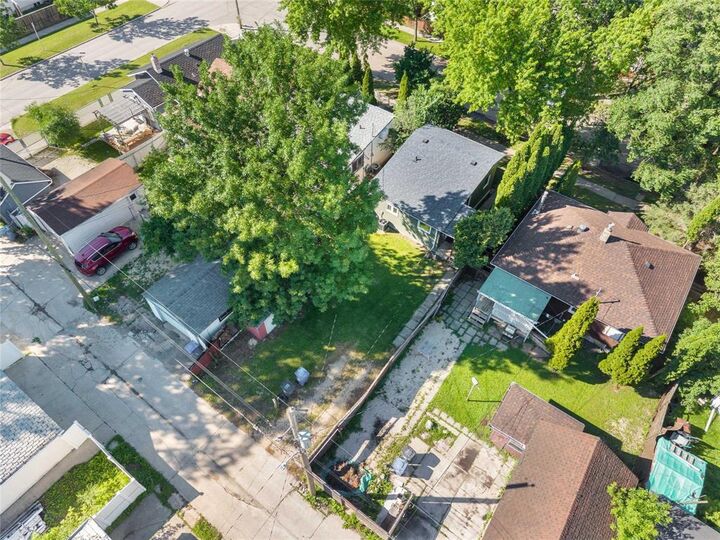 Property Photo:  412 Ottawa Avenue  MB R2K 1L2 