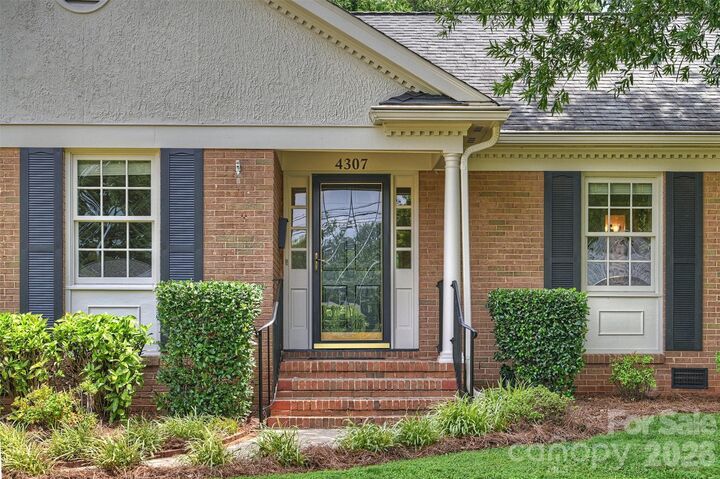 Property Photo: 4307 Glenfall Avenue NC 28210