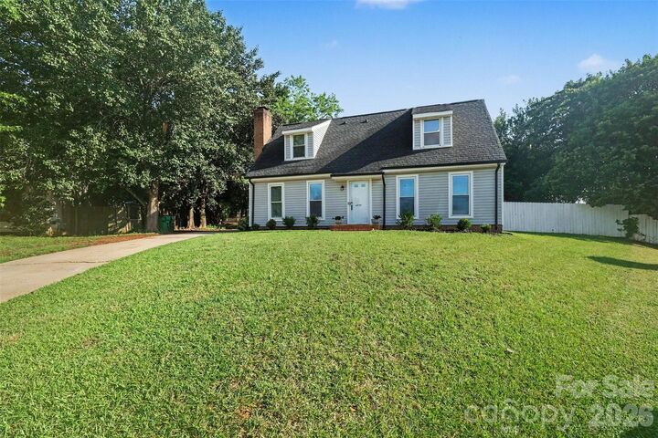 Property Photo:  6739 Old Meadow Road  NC 28227 