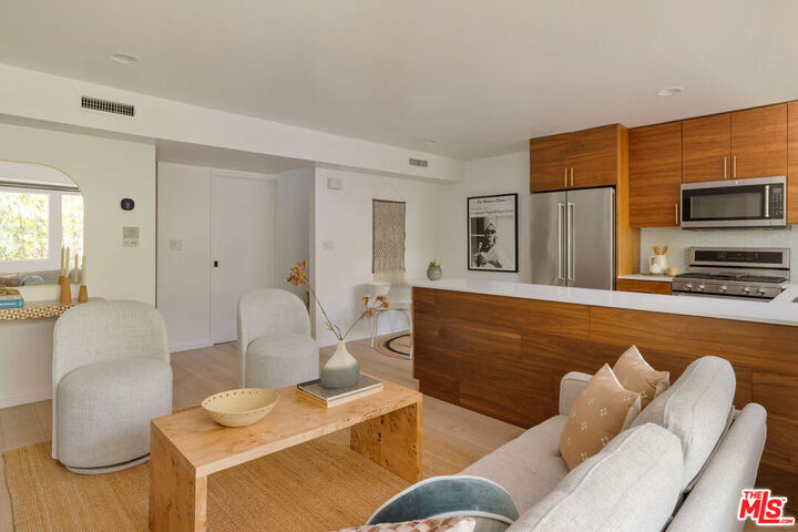 Property Photo: 2147 N Beachwood Dr CA 90068
