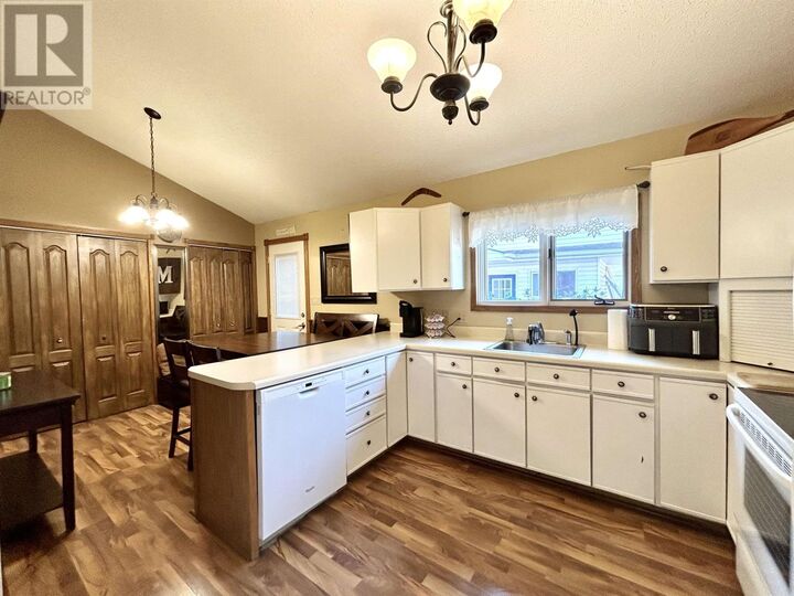 Property Photo:  626 Second Street West  ON P9A 2Z8 