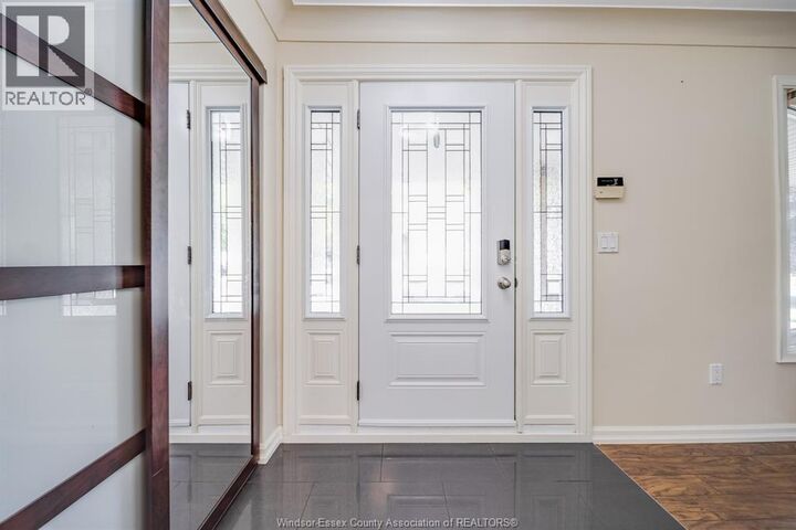 Property Photo:  386 Woodridge  ON N8N 3A8 