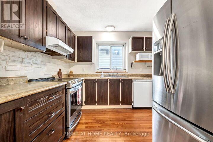 Property Photo:  5 Hadley Circle 21  ON K2H 6P1 