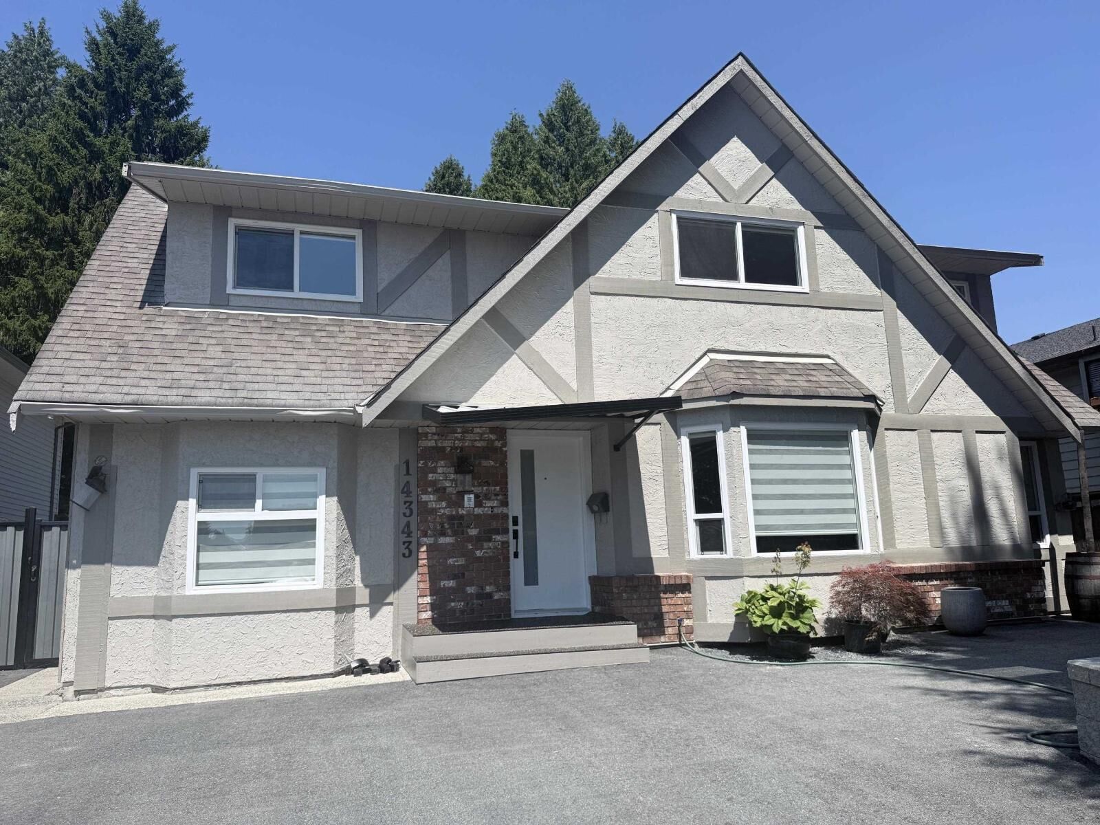 Property Photo:  14343 17 Avenue  BC V4A 6L3 