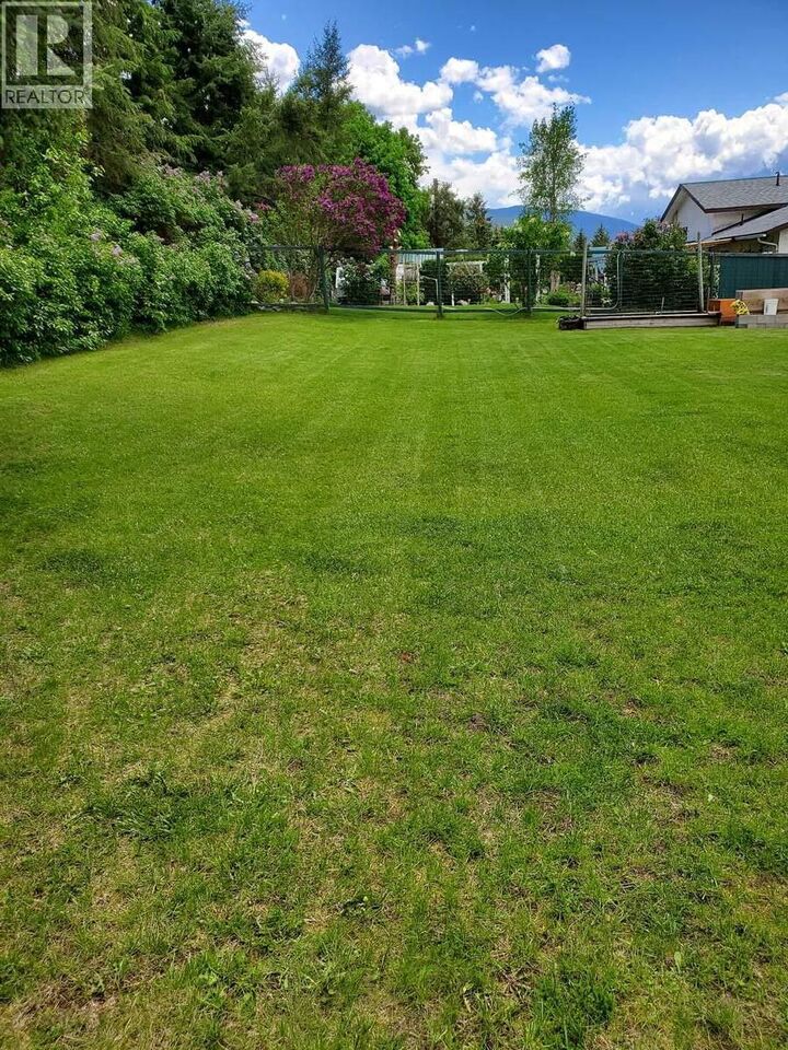 Property Photo:  868 North Kimberley Avenue  BC V0H 1J0 