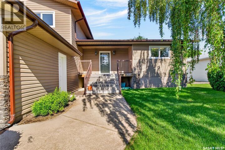 Property Photo:  1112 11th Street  SK S0K 2A0 