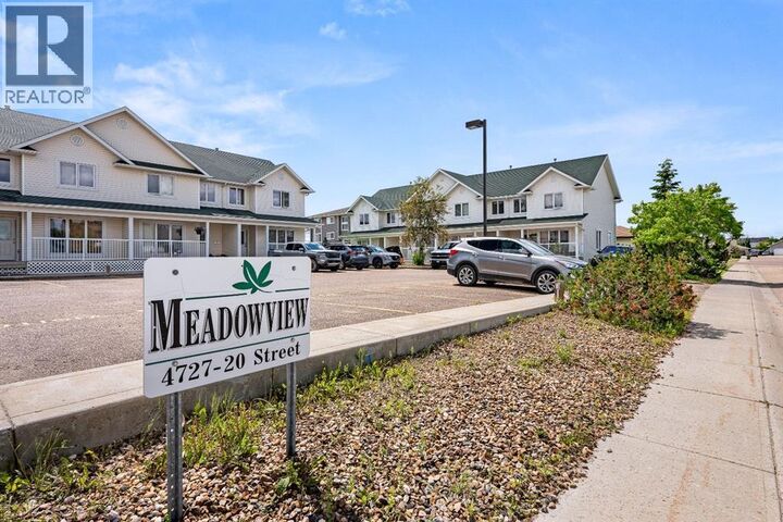 Property Photo: 4727 20 Street SK S9V 0Z4