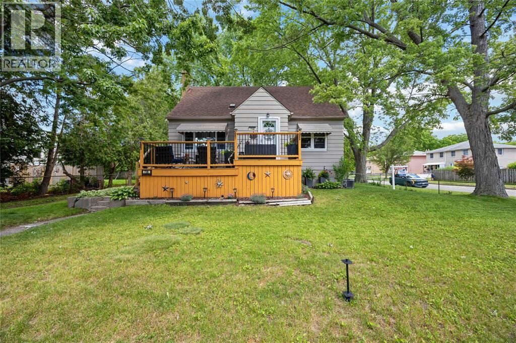 Property Photo: 738 Elizabeth Avenue ON N7S 2V3