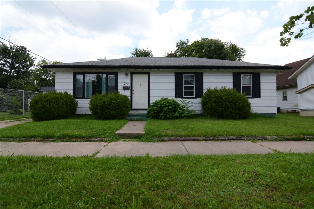 Property Photo: 710 S 17th Street IL 62521